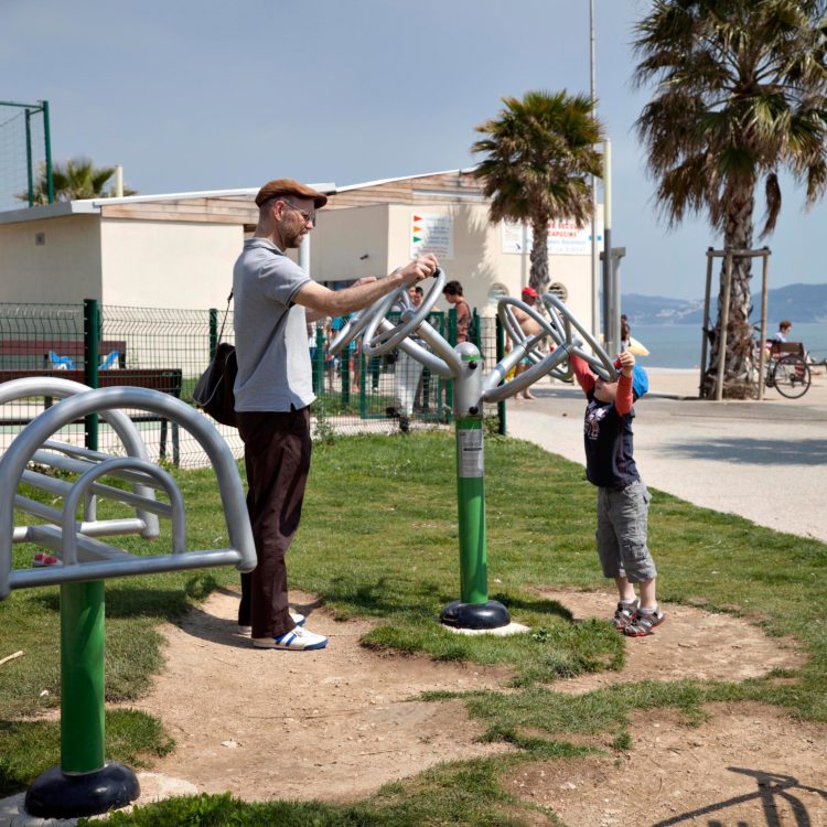 Brigitte Bauer | Aller aux jardins | 2010-2011 | La Ciotat, jardin de la ville, série Aller aux Jardins 2010-11, réalisée dans le cadre du programme Images Contemporaines/Patrimoine du CG13