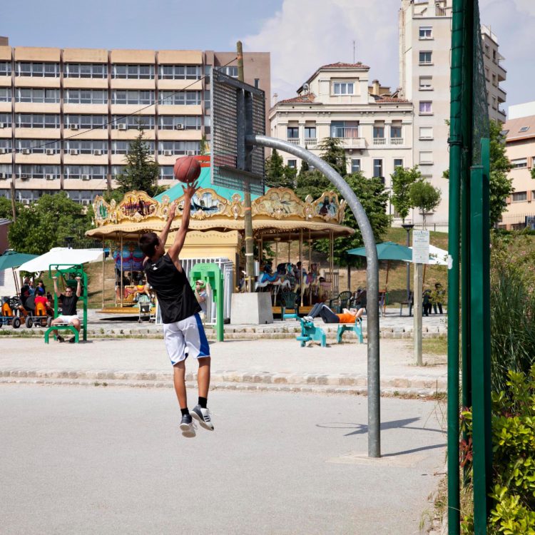 Brigitte Bauer | Aller aux jardins | 2010-2011 | Marseille, parc du 26° Centenaire, série Aller aux Jardins 2010-11, réalisée dans le cadre du programme Images Contemporaines/Patrimoine du CG13