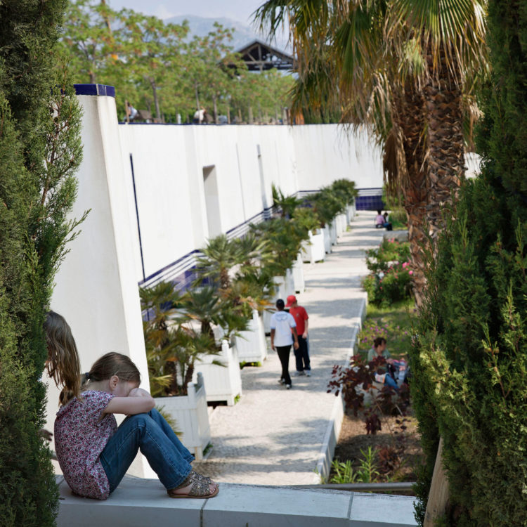 Brigitte Bauer | Aller aux jardins | 2010-2011 | Marseille, parc du 26° Centenaire, série Aller aux Jardins 2010-11, réalisée dans le cadre du programme Images Contemporaines/Patrimoine du CG13