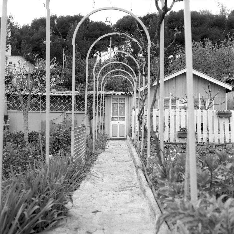 Anne Loubet | Les jardins ouvriers | 1998-1999 | JARDIN DU CASTELLAS AUX  AYGALADES, MARSEILLE, VUES DES PARCELLES INTERIEURES