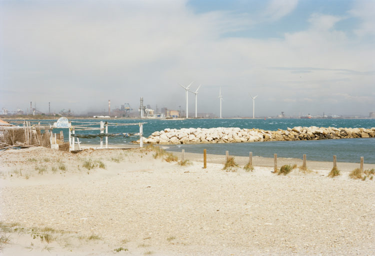 Thibaut Cuisset | Le pays clair, Camargue | 2011-2012 | Plage Olga, Port-Saint-Louis-du-Rhône. 2012