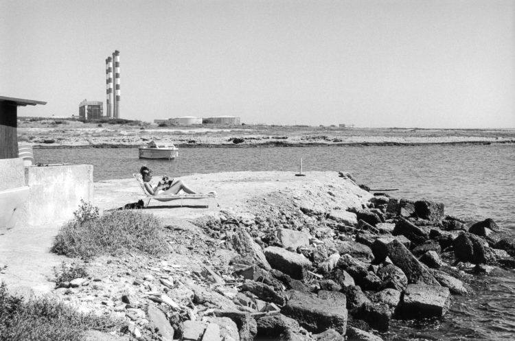 Franck Pourcel | La petite mer des oubliés – Habitat et modes de vie | 1996-2006 | Habitat et modes de vie | Étang de Berre, paradoxe méditerranéen